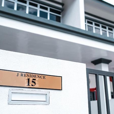 J Residence Banting  Bagian luar foto