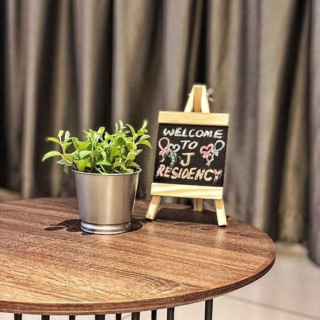 J Residence Banting  Bagian luar foto