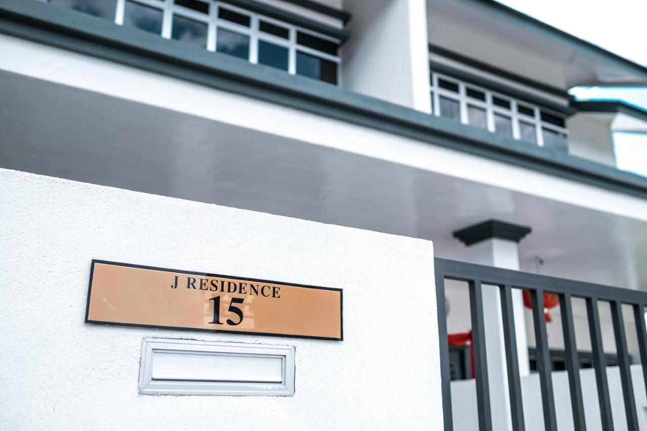 J Residence Banting  Bagian luar foto