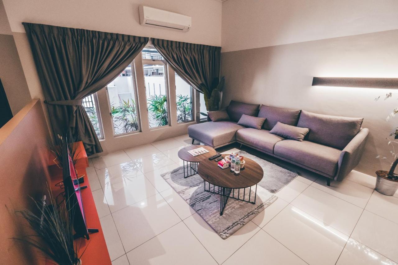 J Residence Banting  Bagian luar foto