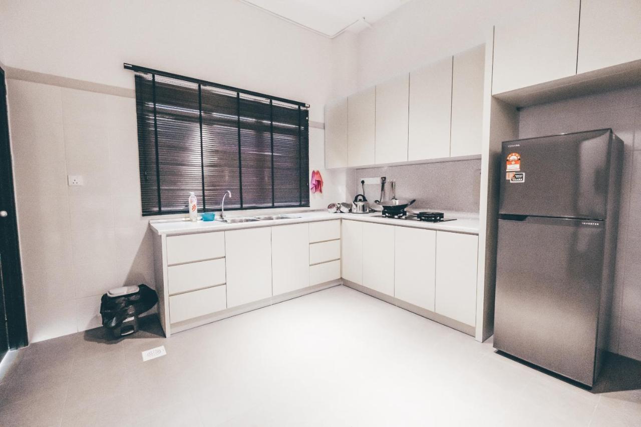 J Residence Banting  Bagian luar foto
