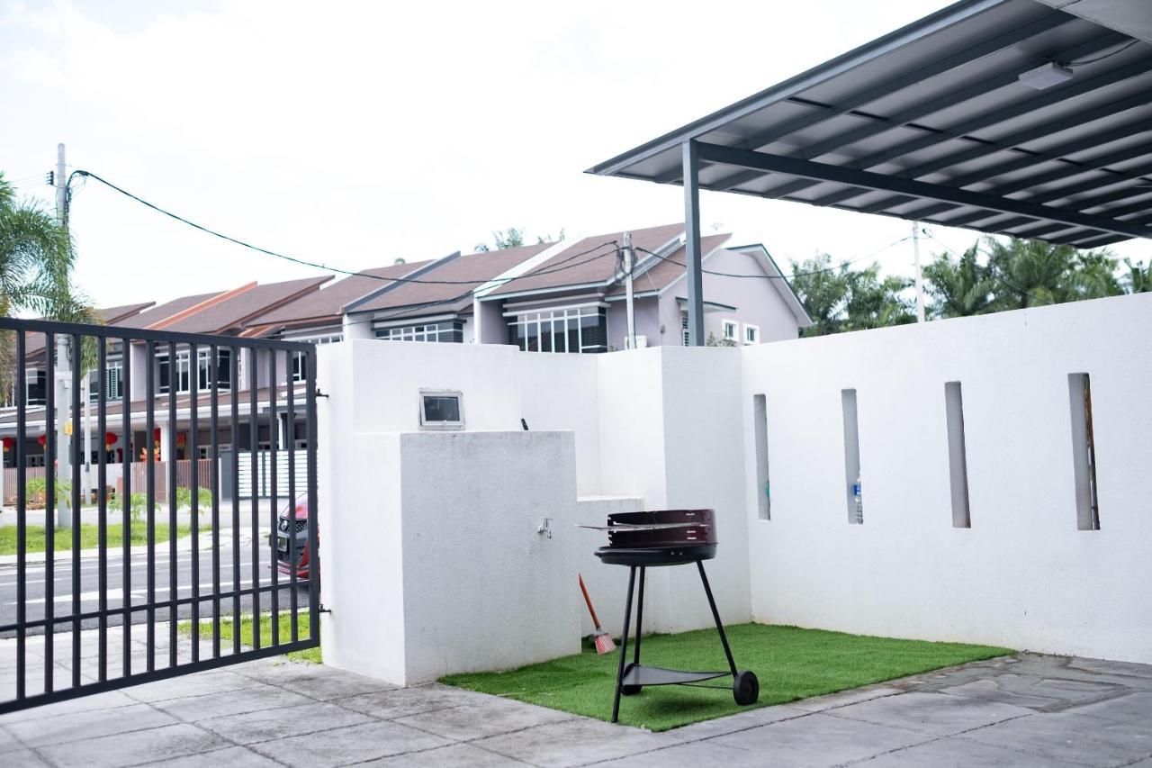 J Residence Banting  Bagian luar foto
