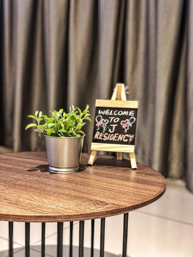J Residence Banting  Bagian luar foto