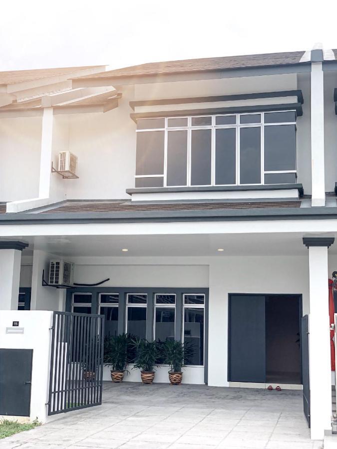 J Residence Banting  Bagian luar foto